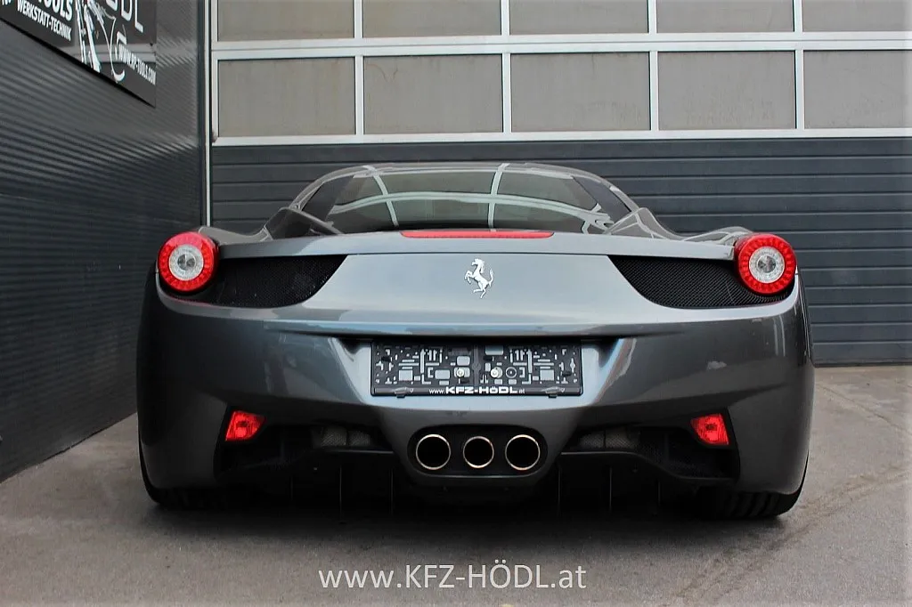 Ferrari 458 Italia Image 7