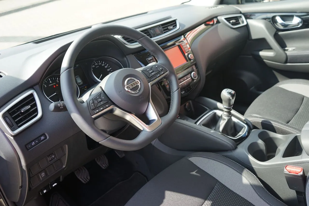 Nissan Qashqai 1.3 DIG-T...  Image 8